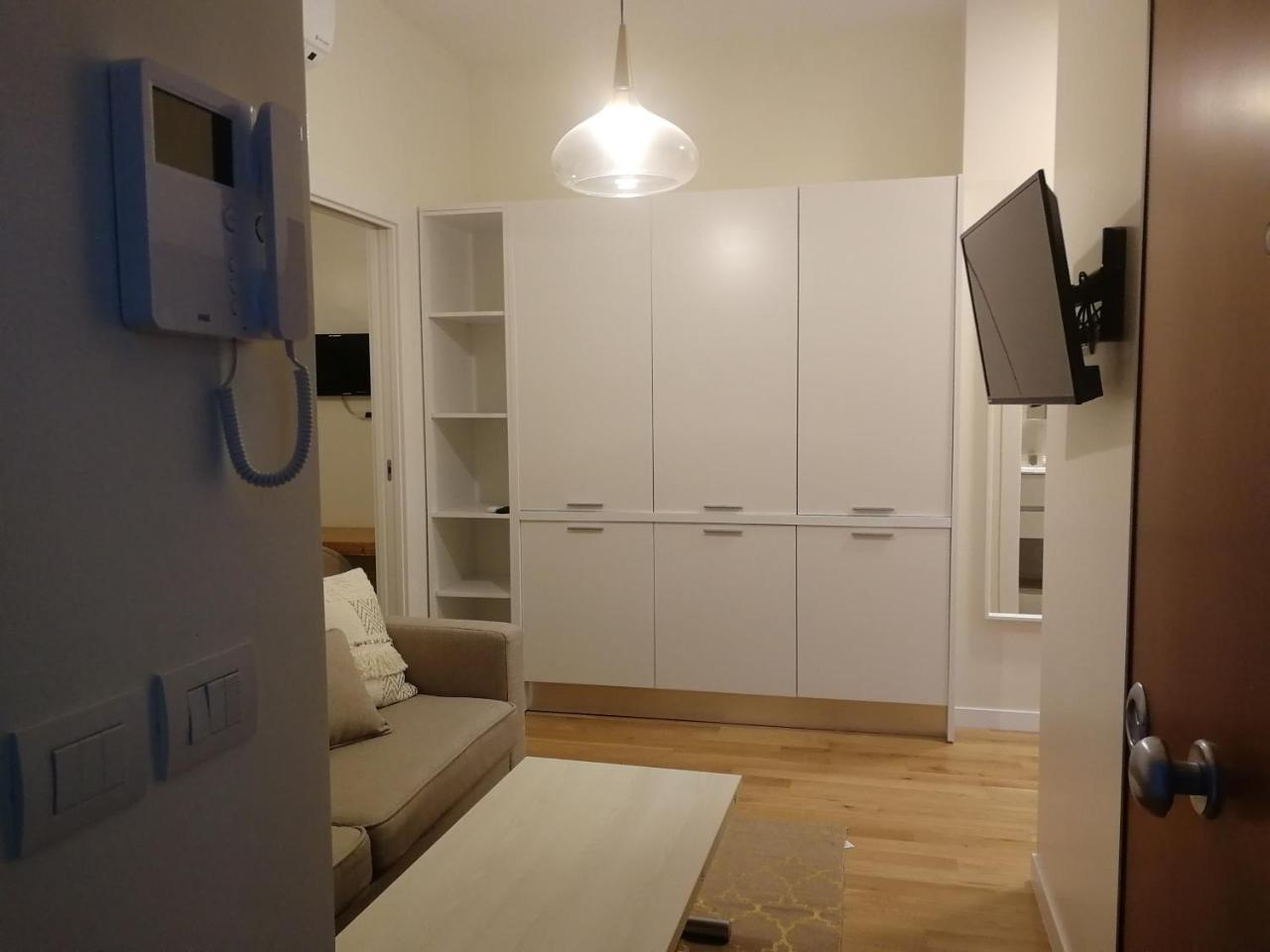 Gatto Bianco Apartment Bari Bagian luar foto